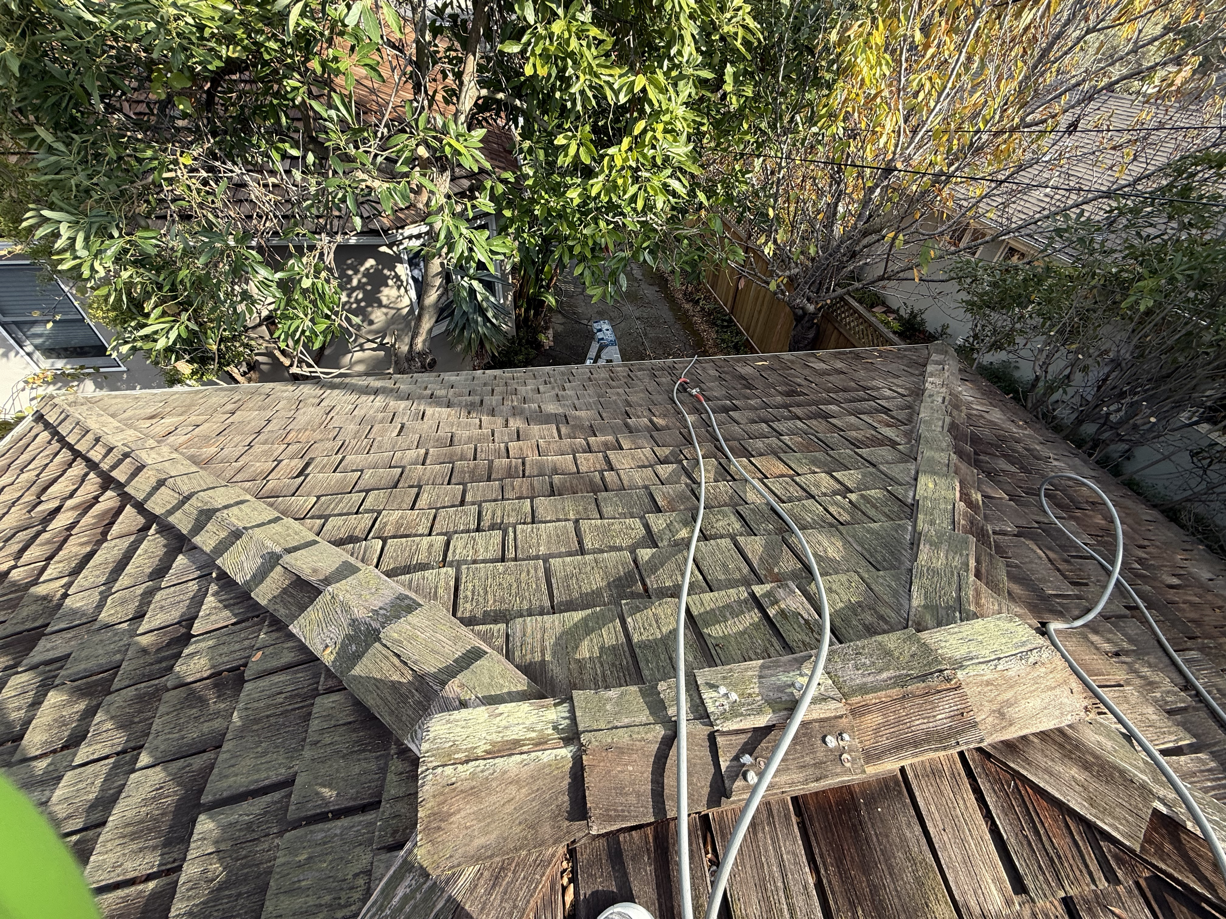Before — Palo Alto garage cedar shake roof overview before soft wash