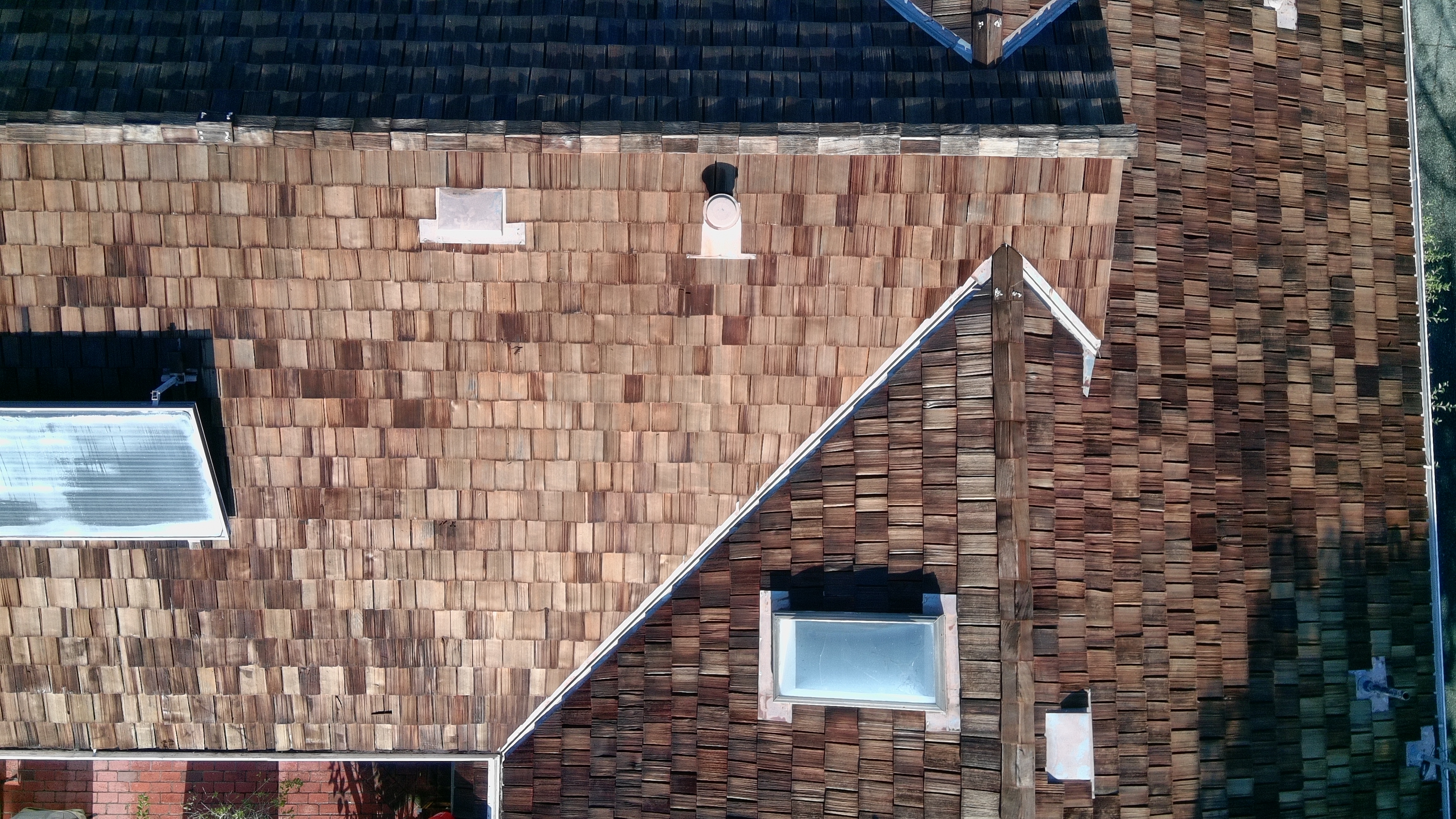 After — Palo Alto cedar shake roof after low-pressure soft wash treatment